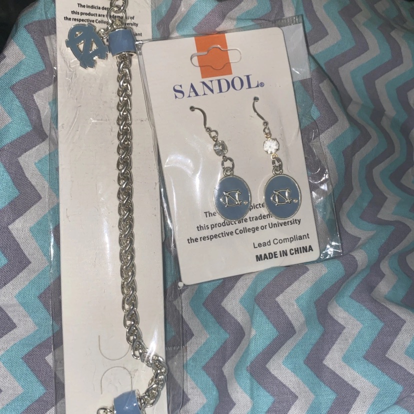 New! Unc North Carolina Tarheels Silver Bracelet & Earring Set. Authentic Ncaa